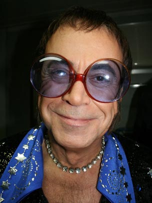  ANDREU BUENAFUENTE _ el hermano pequeño de elton john 