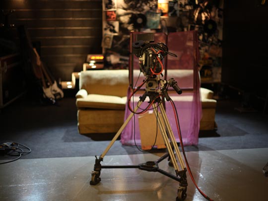  ANDREU BUENAFUENTE _ esperando al invitado 