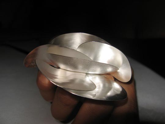  ANDREU BUENAFUENTE _ guggenheim de mano 