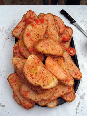  ANDREU BUENAFUENTE _ pà amb tomàquet 