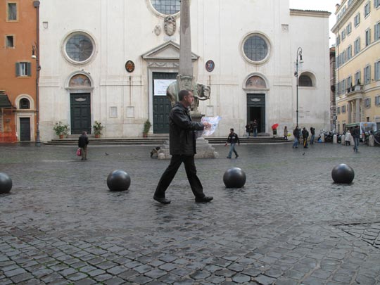  ANDREU BUENAFUENTE _ por aquí 