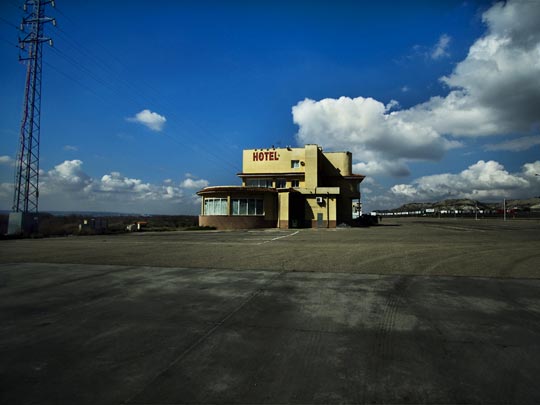  ALBERT JODAR _ antiguo club de camioneros, alfajarín, 2011 