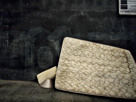  ALBERT JODAR _ el final de un desahucio, barcelona, 2011 