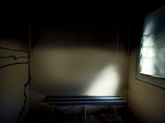  ALBERT JODAR _ el vestuario de la piscina de almas, barcelona, 2011 