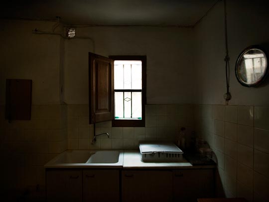  ALBERT JODAR _ la cocina del agua estancada, badalona, 2010 