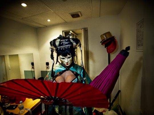  ALBERT JODAR _ la geisha de los hipnóticos movimientos, terrassa, 2010 