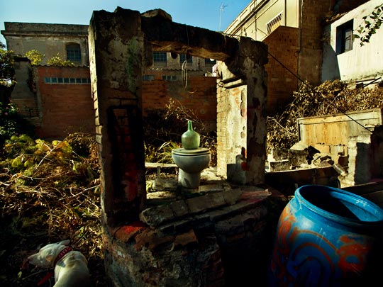  ALBERT JODAR _ los resquicios de la okupada después del desalojo, barcelona, 2010 