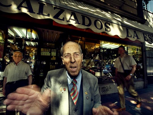  ALBERT JODAR _ paseantes anónimos (19) 