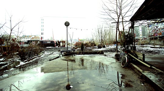  ALBERT JODAR _ reflejando metálicos cuerpos 