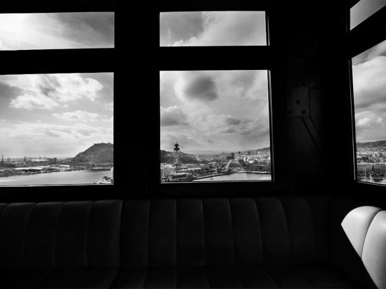  ALBERT JODAR _ sentado imaginando a las sirenas con su canto, barcelona, 2010 