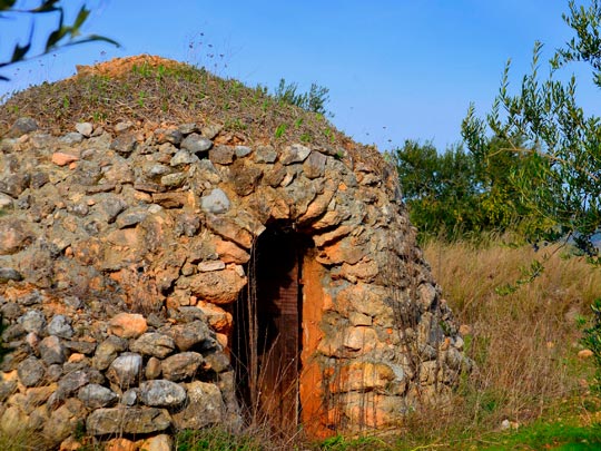  ANGELA LLOP [Torrelles de Foix-Barcelona] _ barraca de pedra seca 