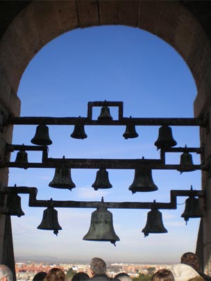  VANE ÁLVARO [Alcalá de Henares-Madrid] _ campana sobre campana 