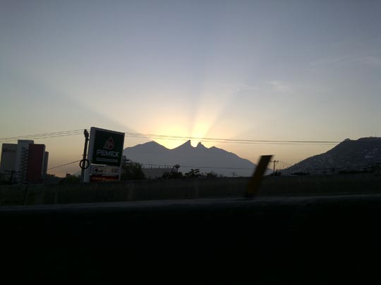  ROB SUAREZ [San Nicolas de los Garza-México] _ donde nace el sol 