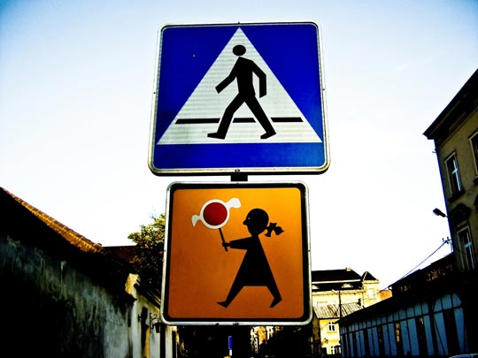  FERNANDO CISCAR [Valencia] _ ¡precaución! niñas con piruletas gigantes 