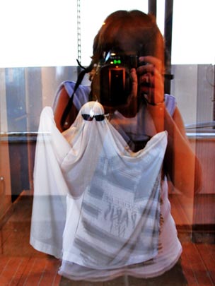  CRISTINA HERNANDEZ [Jaén] _ reflejo fantasma tras ventanal 