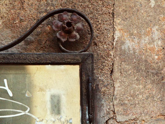  ANA MORALES [Sta. Coloma-Barcelona] _ vieja piedra, hierro y cristal 