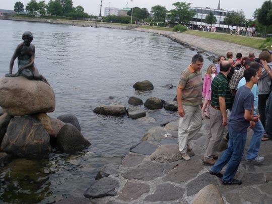  PAU ARENÓS _ de espaldas a la sirenita 