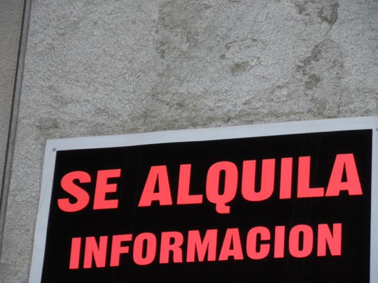  PAU ARENÓS _ espías arruinados 