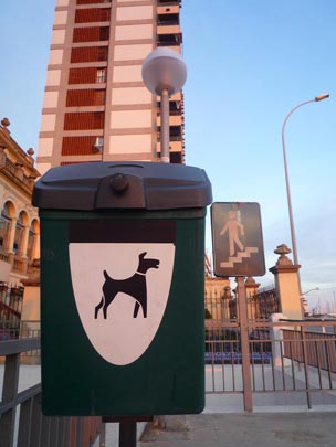  ARACELI SEGARRA _ jeroglifico urbano. bájate al perro 