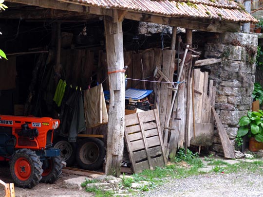  ARACELI SEGARRA _ tengo un tractor rojo 