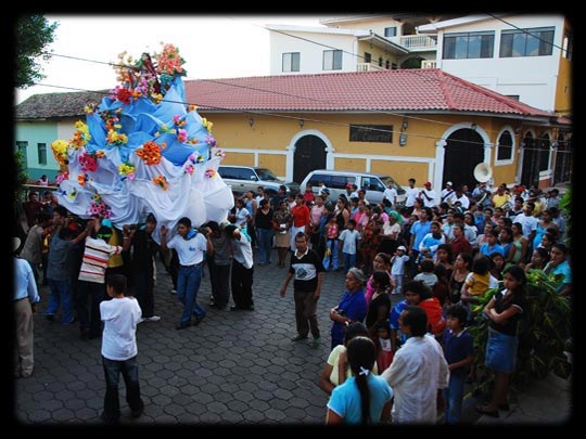  ARACELI SEGARRA _ todos detrás del pastel 