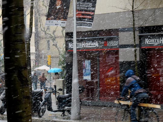  ANA SANCHEZ _ ciclista con pala 