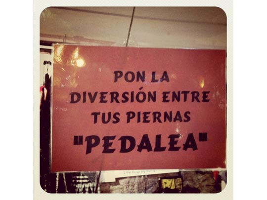  ANA SANCHEZ _ cómo cogerse un pedal 