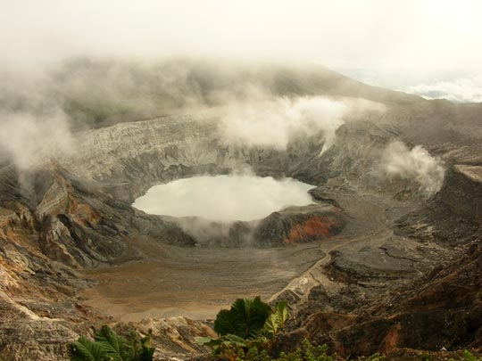  ANA SANCHEZ _ el cráter más grande del mundo, poas (costa rica) 