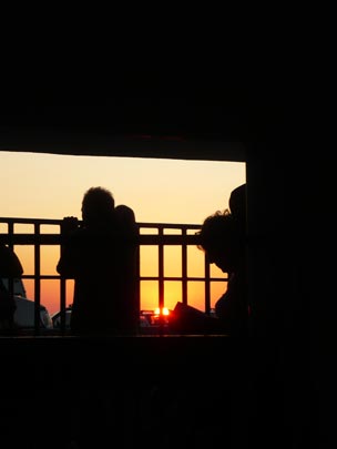  ANA SANCHEZ _ el sol no les pone 