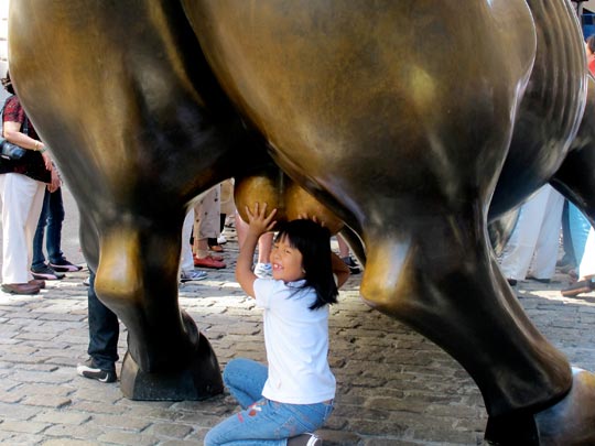  ANA SANCHEZ _ una chinita tocando los huevos 