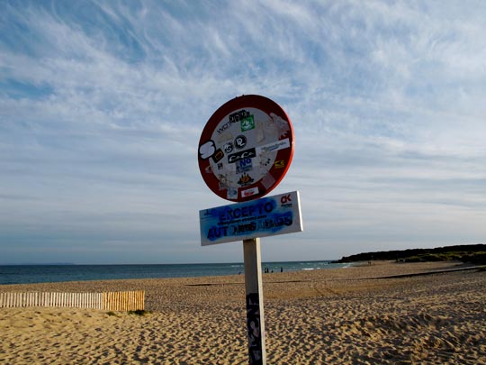  ANA SANCHEZ _ una playa prohibitiva 