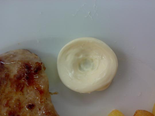  BERTO ROMERO _ cráter de mayonesa con lomo y patatas fritas 