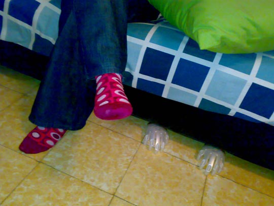  BERTO ROMERO _ cuidado, el robot está bajo el sofá 