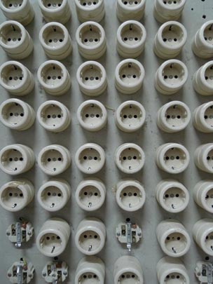  BERTO ROMERO _ enchufes 