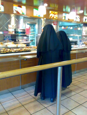  BERTO ROMERO _ monjas en el medas 