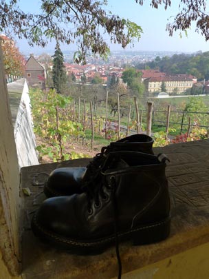  BERTO ROMERO _ praga bajo sus botas 