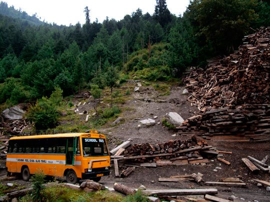  FRANK KALERO _ manali, school bus 