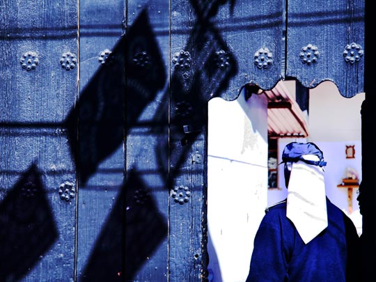  HANNA QUEVEDO _ de banderas y monjas 