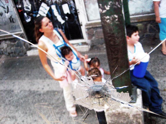  HANNA QUEVEDO _ familias rotas 