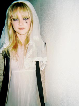  HANNA QUEVEDO _ the disposable experiment 