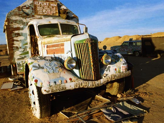  HANNA QUEVEDO _ the salvation mountain 