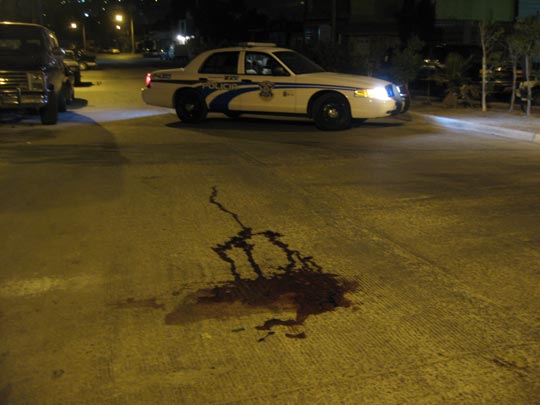  JON SISTIAGA _ balacera en tijuana (2). sangre de soldado muerto 