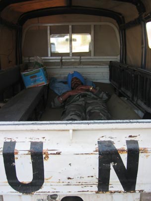  JON SISTIAGA _ casco azul de guardia 