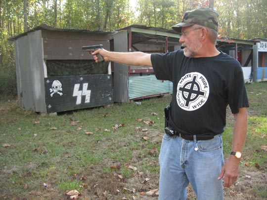  JON SISTIAGA _ miembro del ku klux klan (otro hijo de puta) 