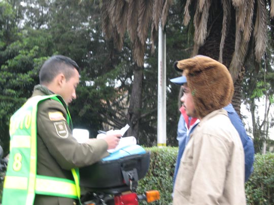  JON SISTIAGA _ multado por hacer el oso 