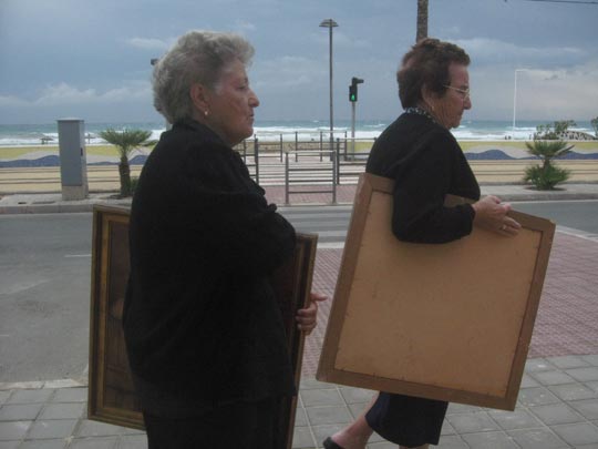  JON SISTIAGA _ salvando los muebles del huracán 