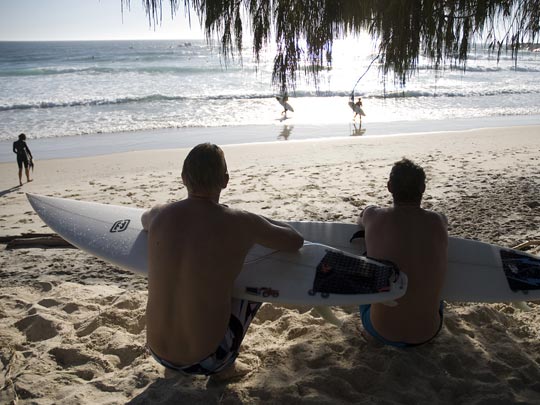  CHARLIE LONEGAN _ amaneciendo y surfistas saliendo 