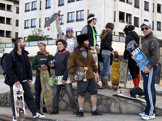  CHARLIE LONEGAN _ el equipo de la carrera anual de skate 