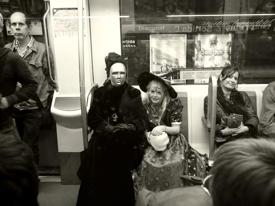  MARCELO AURELIO _ halloween en el metro 