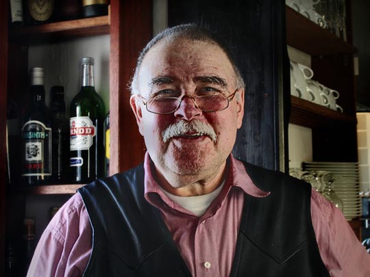  MARCELO AURELIO _ la dueño del bar 